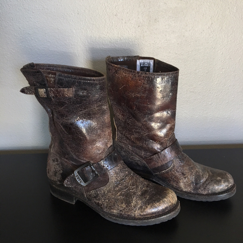 FRYE Veronica Short Distressed Boots